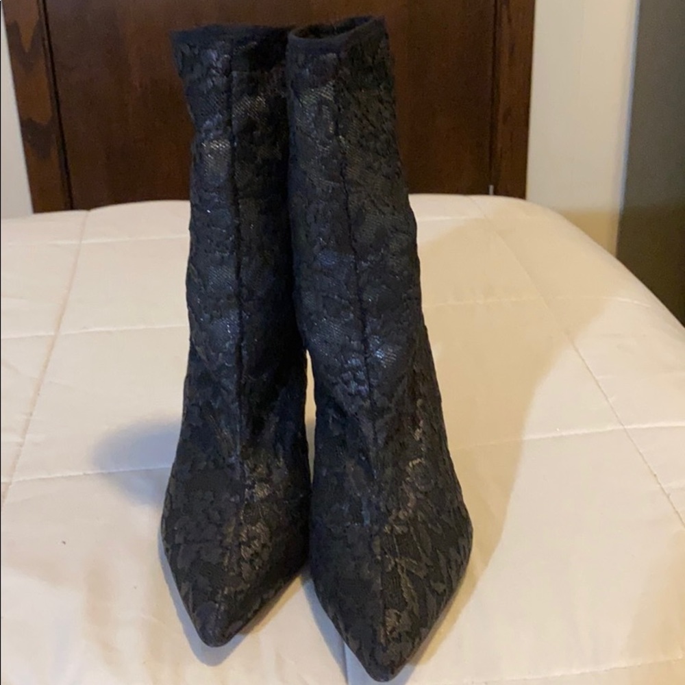 Great condition. ankle boots